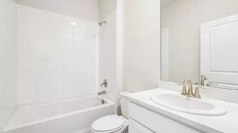 Bath - 17131 James Trl, Parrish, FL 34219 photo 2 of 4