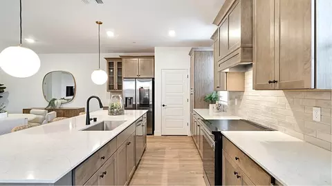 Kitchen - 3712 Acre Ct, Shafter, CA 93263 photo 3 of 7
