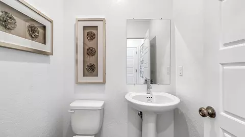 Bath - 1858 Mohave Rd S, Madera, CA 93636 photo 2 of 5