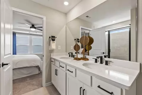 Bath - 500 Silver Birch Ct, Shelby, NC 28152 photo 6 of 6