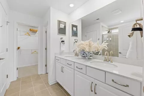 Entry Way - 500 Silver Birch Ct, Shelby, NC 28152 photo 2 of 7