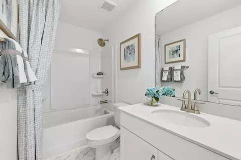 Bath - 500 Silver Birch Ct, Shelby, NC 28152 photo 2 of 6
