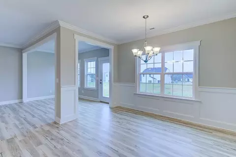 Dining - 2500 Plover Way, New Bern, NC 28562 photo 1 of 2