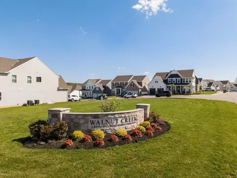 View/Area - 312 Boxwood Dr, Windsor, PA 17366 photo 2 of 12