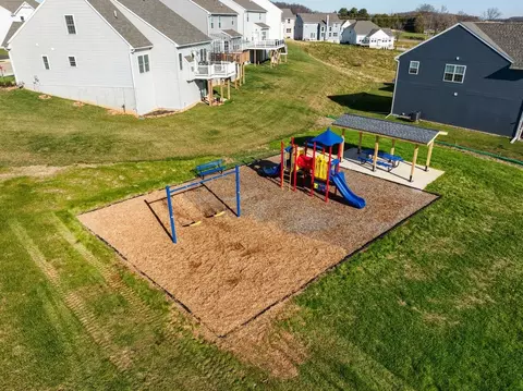 View/Area - 312 Boxwood Dr, Windsor, PA 17366 photo 5 of 12