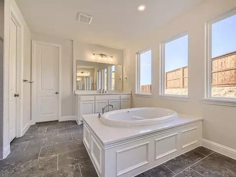 Bath - 1422 Fieldstone Dr, Midlothian, TX 76065 photo 7 of 9