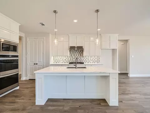 Kitchen - 1422 Fieldstone Dr, Midlothian, TX 76065 photo 8 of 9