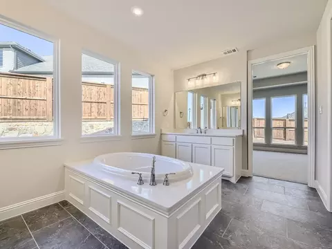 Bath - 1422 Fieldstone Dr, Midlothian, TX 76065 photo 6 of 9
