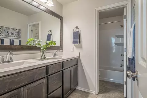 Bath - 16140 Tall Grass Dr, Moore, OK 73170 photo 3 of 4