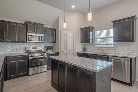 Kitchen - 16140 Tall Grass Dr, Moore, OK 73170 photo 3 of 4