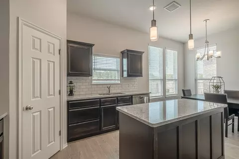 Kitchen - 16140 Tall Grass Dr, Moore, OK 73170 photo 4 of 4