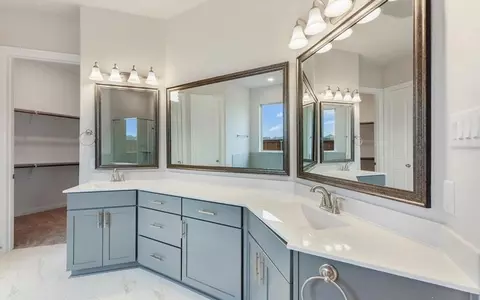 Bath - 959 Cherrystone Loop, Buda, TX 78610 photo 1 of 17