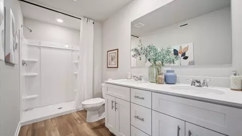 Bath - 1003 Daisy Ln, Waukee, IA 50263 photo 1 of 3