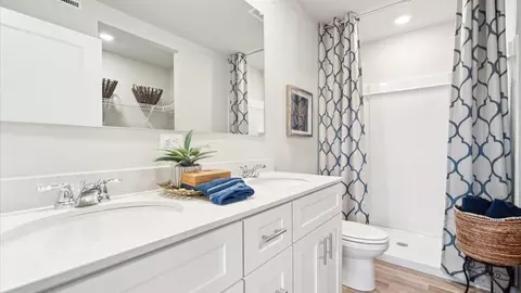 Bath - 1003 Daisy Ln, Waukee, IA 50263 photo 3 of 3