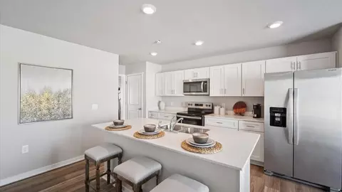 Kitchen - 1003 Daisy Ln, Waukee, IA 50263 photo 3 of 8