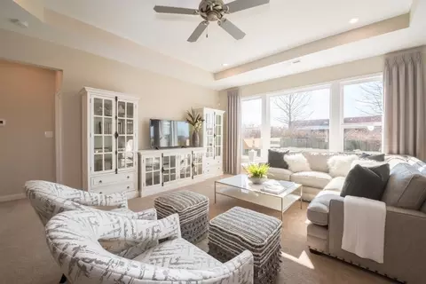Living - 4305 Altman Ave, Springfield, OH 45505 photo 6 of 8