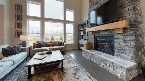 Living - 4305 Altman Ave, Springfield, OH 45505 photo 5 of 8