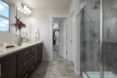 Bath - 3667 SW 37th St, Gresham, OR 97080 photo 2 of 7