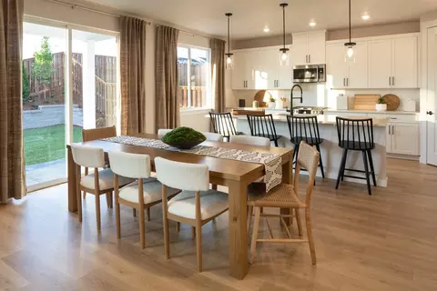 Dining - 3667 SW 37th St, Gresham, OR 97080 photo 2 of 5