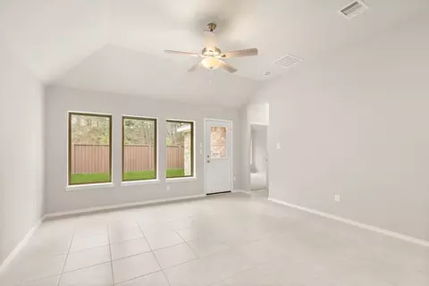 Living - 3009 Hickory Haven Ln, Conroe, TX 77385 photo 6 of 9