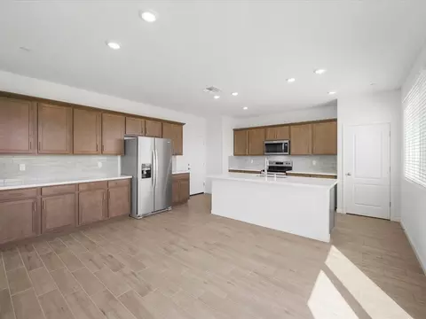 Kitchen - 2420 Golden Bear St, Manteca, CA 95337 photo 5 of 8
