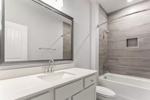 Bath - 1 Lanier Ct, Pooler, GA 31322 photo 1 of 11