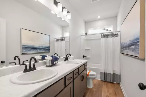 Bath - 506 E 19th St, Newton, NC 28658 photo 2 of 2
