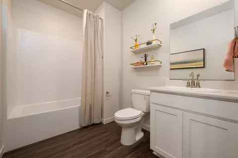 Bath - 4109 Adobe Ct, Merced, CA 95348 photo 1 of 2