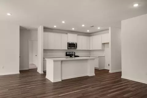 Kitchen - 123 Butterfly Bnd, Freeport, FL 32439 photo 2 of 3