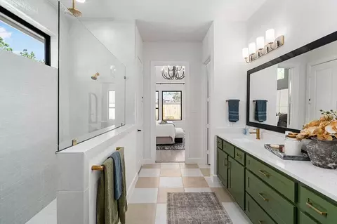 Bath - 9419 Forest Ground Ave, Conroe, TX 77301 photo 3 of 4
