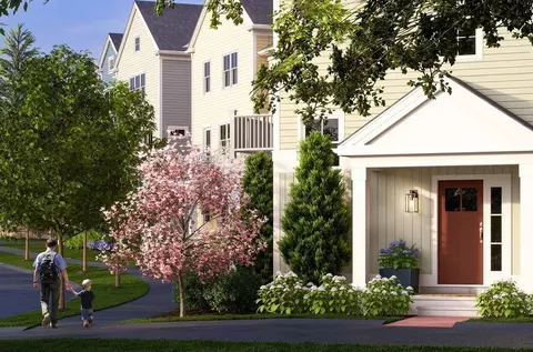 Exterior - 643 Church St, Raynham, MA 02767 photo 5 of 6