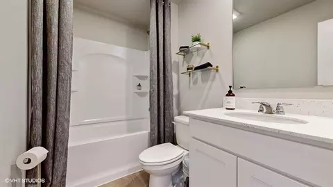 Bath - 16318 Willit St, Bennington, NE 68007 photo 2 of 8