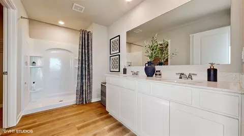Bath - 16318 Willit St, Bennington, NE 68007 photo 1 of 8