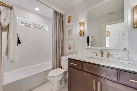 Bath - 208 Condor Ct, Heath, TX 75126 photo 4 of 6