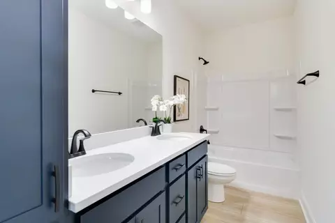 Bath - 100 Payton Woods Ln, Scott, LA 70583 photo 1 of 2
