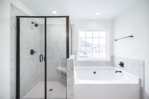 Bath - 102 Beaver Creek Way, Lagrange, GA 30241 photo 2 of 3