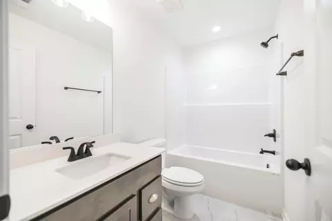 Bath - 102 Beaver Creek Way, Lagrange, GA 30241 photo 3 of 3