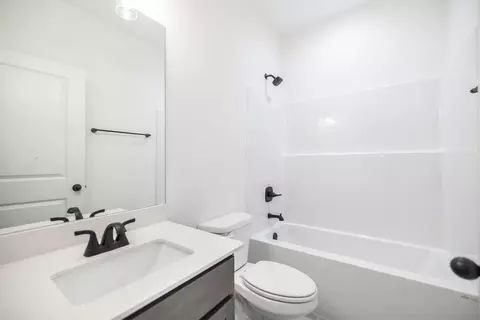 Bath - 102 Beaver Creek Way, Lagrange, GA 30241 photo 1 of 3
