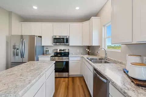 Kitchen - Arrowhead Dr, Piqua, OH 45356 photo 9 of 11