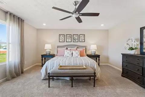 Bedroom - Arrowhead Dr, Piqua, OH 45356 photo 8 of 16