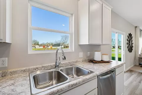 Kitchen - Arrowhead Dr, Piqua, OH 45356 photo 10 of 11