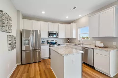 Kitchen - Arrowhead Dr, Piqua, OH 45356 photo 6 of 11