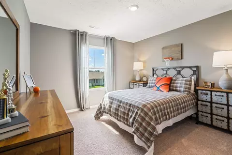 Bedroom - Arrowhead Dr, Piqua, OH 45356 photo 11 of 16