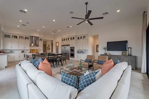 Living - 3342 S Stuart Ct, Gilbert, AZ 85297 photo 1 of 2
