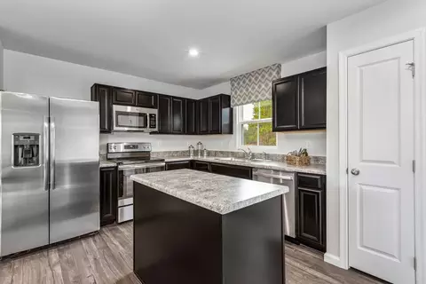 Kitchen - 5631 Julia Kate Dr, Morrow, OH 45152 photo 3 of 5