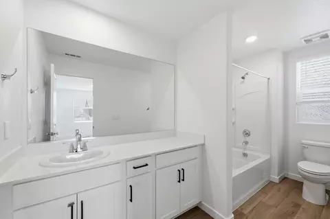 Bath - 1272 Leonhardt Loop, Lincoln, CA 95648 photo 1 of 6