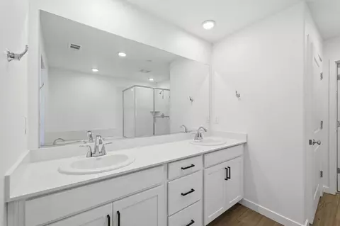 Bath - 1272 Leonhardt Loop, Lincoln, CA 95648 photo 2 of 6