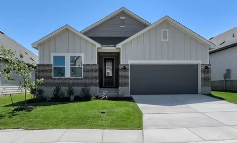 310 Brood Dr, Adkins, TX 78101