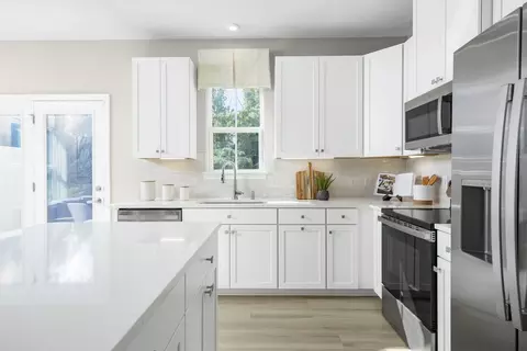 Kitchen - 240 Jango Cir, Greer, SC 29651 photo 4 of 5