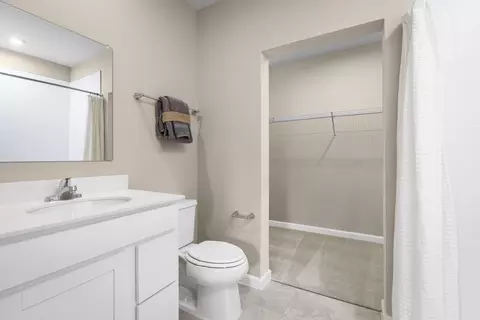 Bath - 1125 172nd Ct E, Bradenton, FL 34212 photo 1 of 2